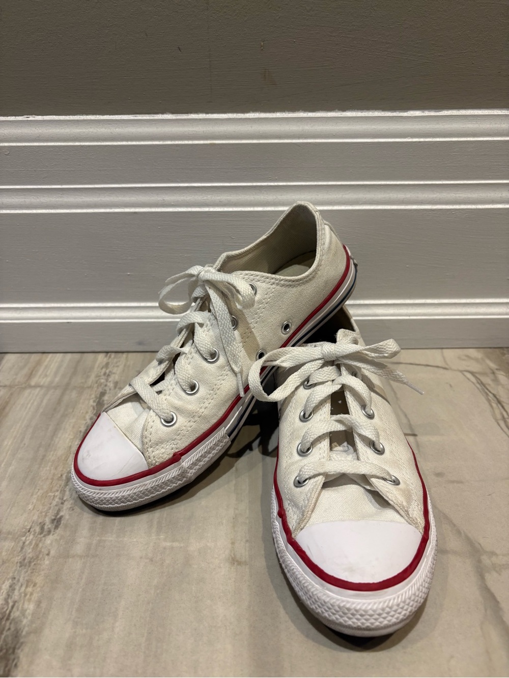 White Converse All-Star Low Size 5 Women’s 3-3.5 Youth Chuck Taylor Sneakers